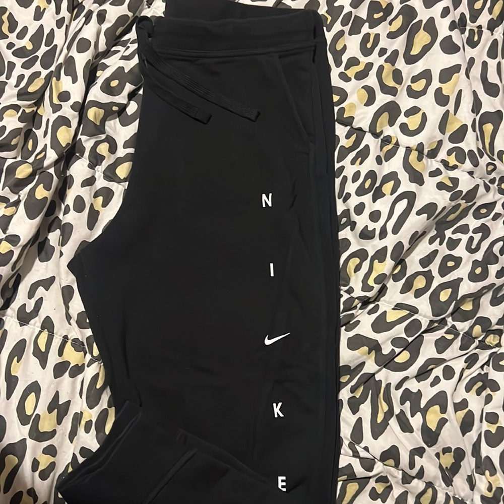 Women’s Nike sweatpants! Size XL, in very good condition.